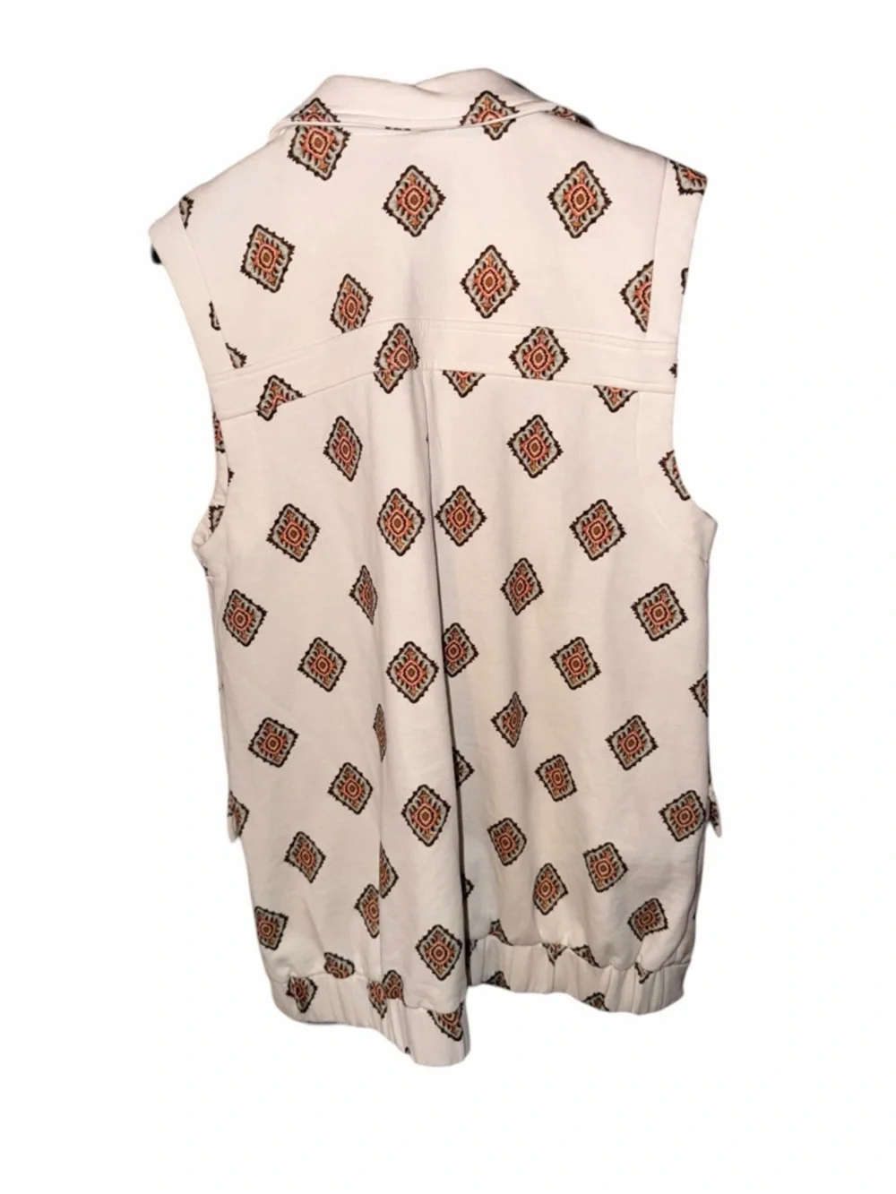 Iorane Cream High-Waist Printed Shorts with Matching Sleeveless Jacket - Picture 3 of 8